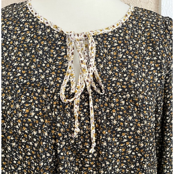 Cute Floral Top - Picture 3 of 7